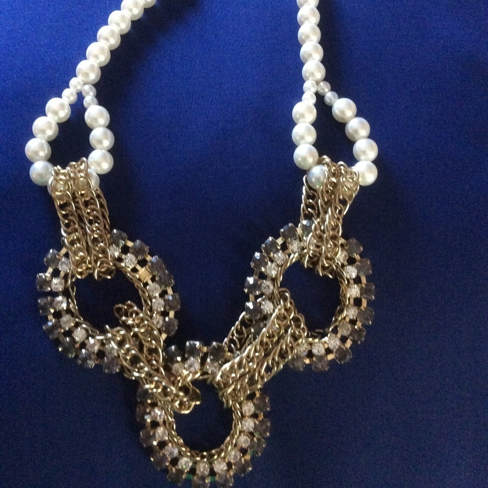 Stunning Statement Necklace 15$